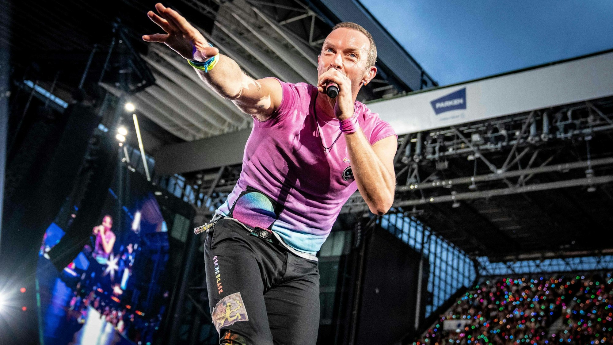 Coldplay-Sänger Chris Martin, hier bei der „Music Of The Spheres“-Tour im Juli 2023 in Kopenhagen.
