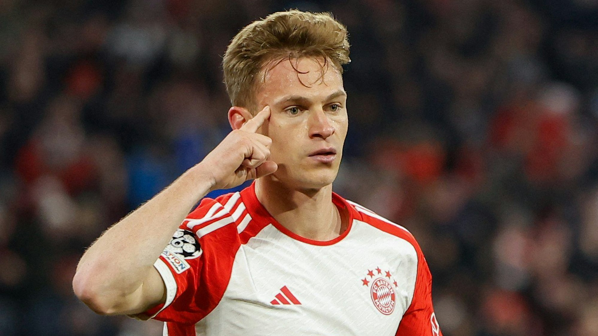 Bayern Münchens Joshua Kimmich bejubelt seinen entscheidenden Treffer gegen den FC Arsenal.