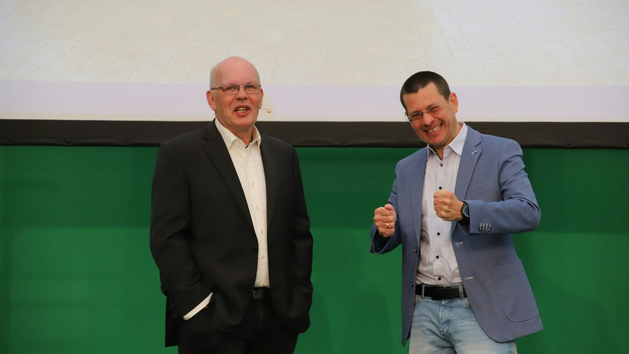 Organisator Joachim Langen (l.) und „Wetterfrosch“ Dr. Karsten Brandt von Donnerwetter kündigten Spannendes zur Meteorologie an.