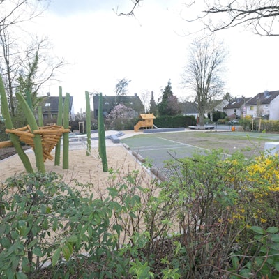 Der Dorfplatz Blecher bei seiner Fertigstellung im April 2023.