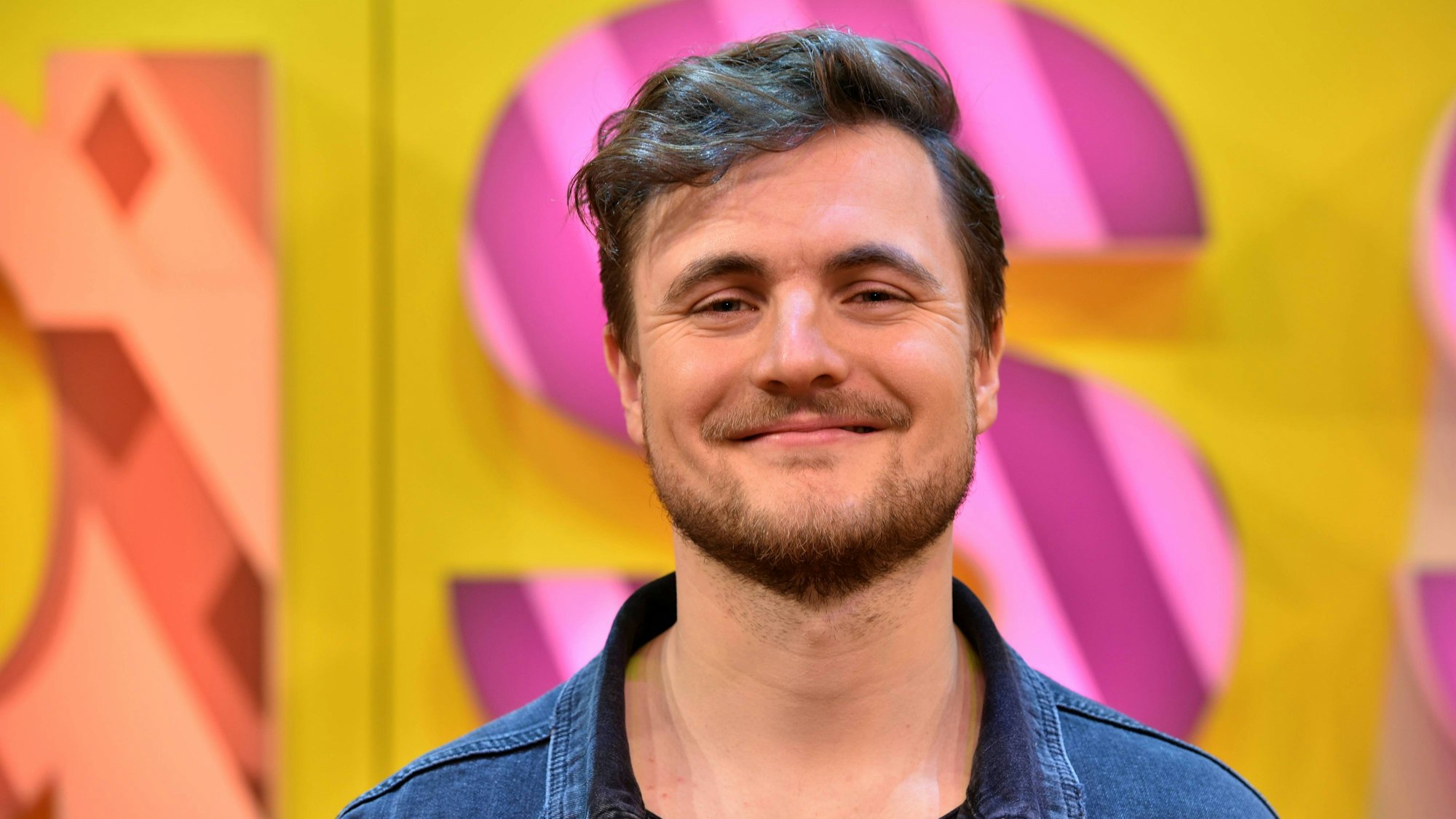 Der Kölner Komiker Phil Laude hat in der Schule selber auch schlechte Erfahrungen gemacht.