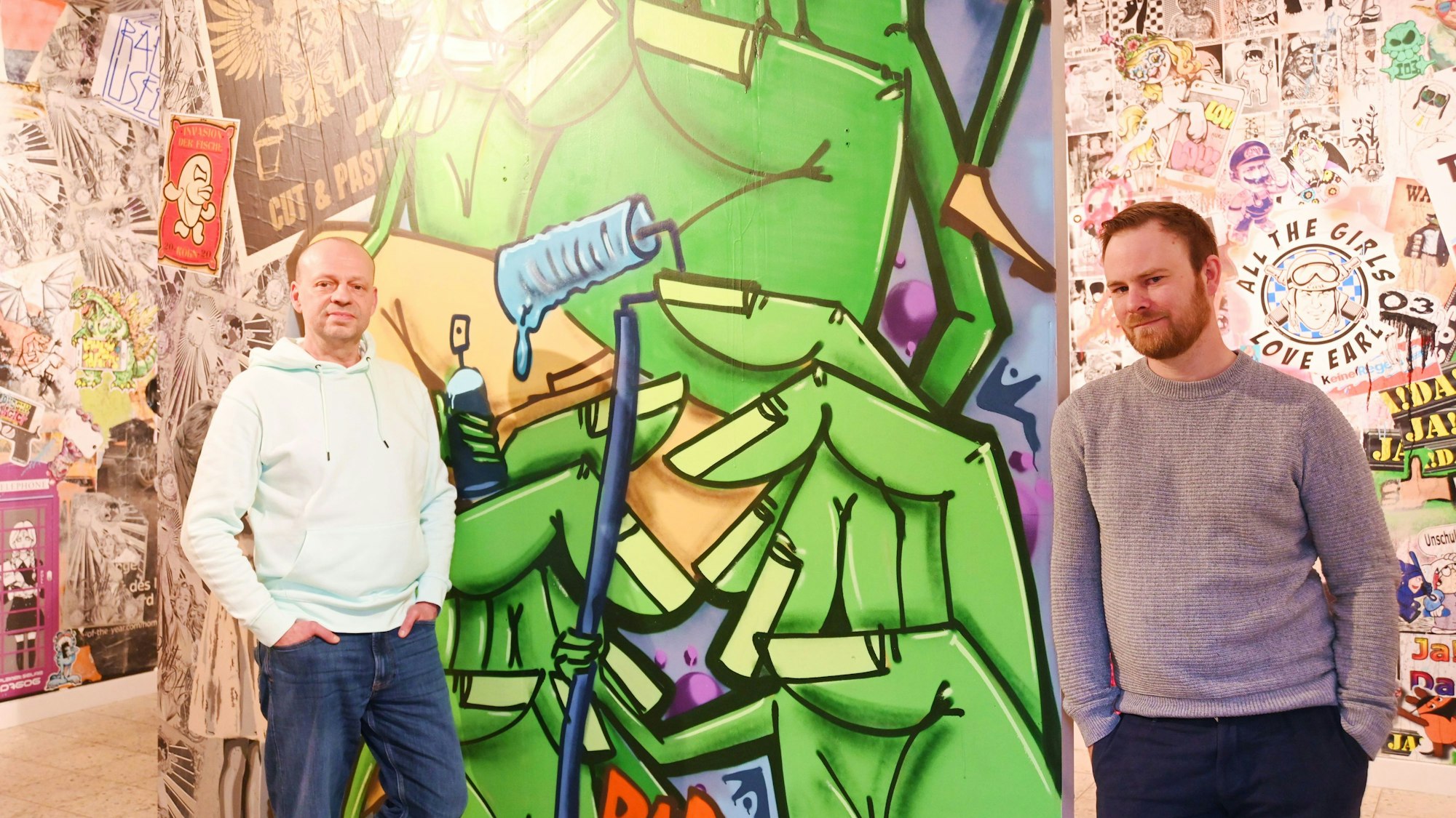 Tim Ossege (alias seiLeise, mit Bart) und Tom Weecks (alias cutsandpieces) veranstalten die Ausstellung „Street Legacy Vol. 4“. (Archivbild)