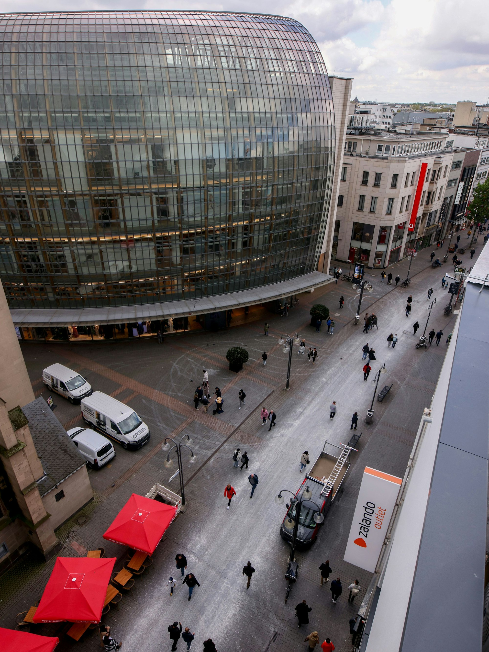 Von der Dachterrasse, die öffentlich zugänglich sein wird, hat man einen ungewohnten Ausblick auf die Schildergasse.