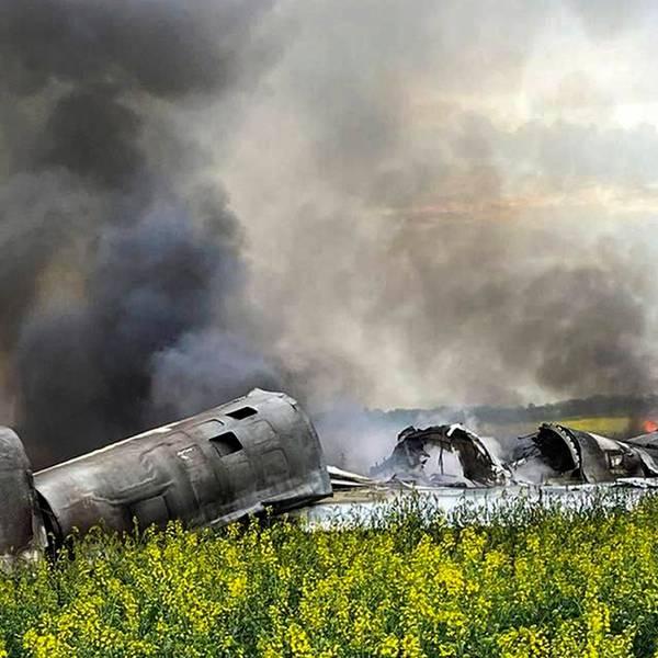 Das Wrack des Überschallbombers vom Typ Tupolew Tu-22M3 nahe Stawropol. Die Ukraine spricht von einem Abschuss, in Moskau ist die Rede von einem Absturz.