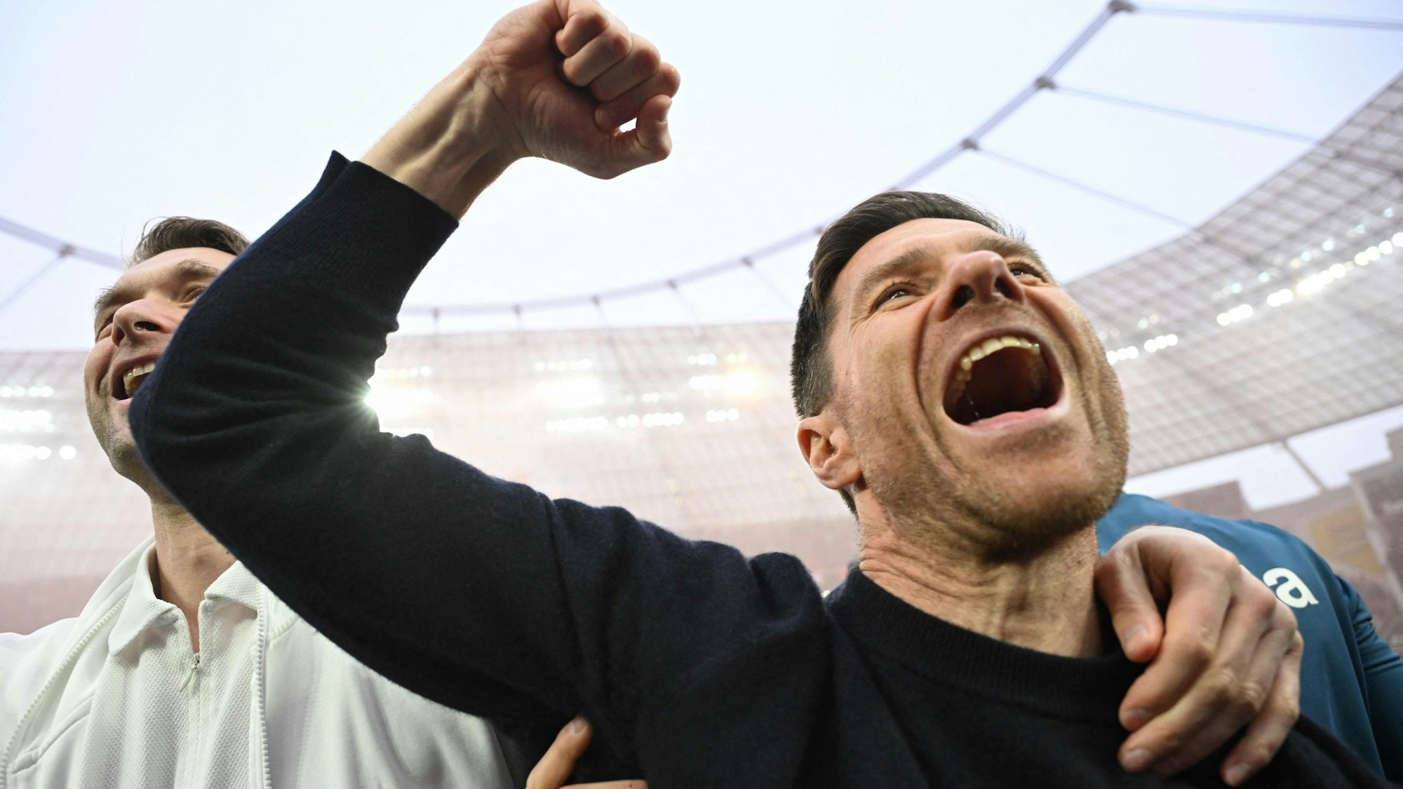 Meister 2023/2024: Leverkusens Trainer Xabi Alonso (r.) und Geschäftsführer Simon Rolfes.