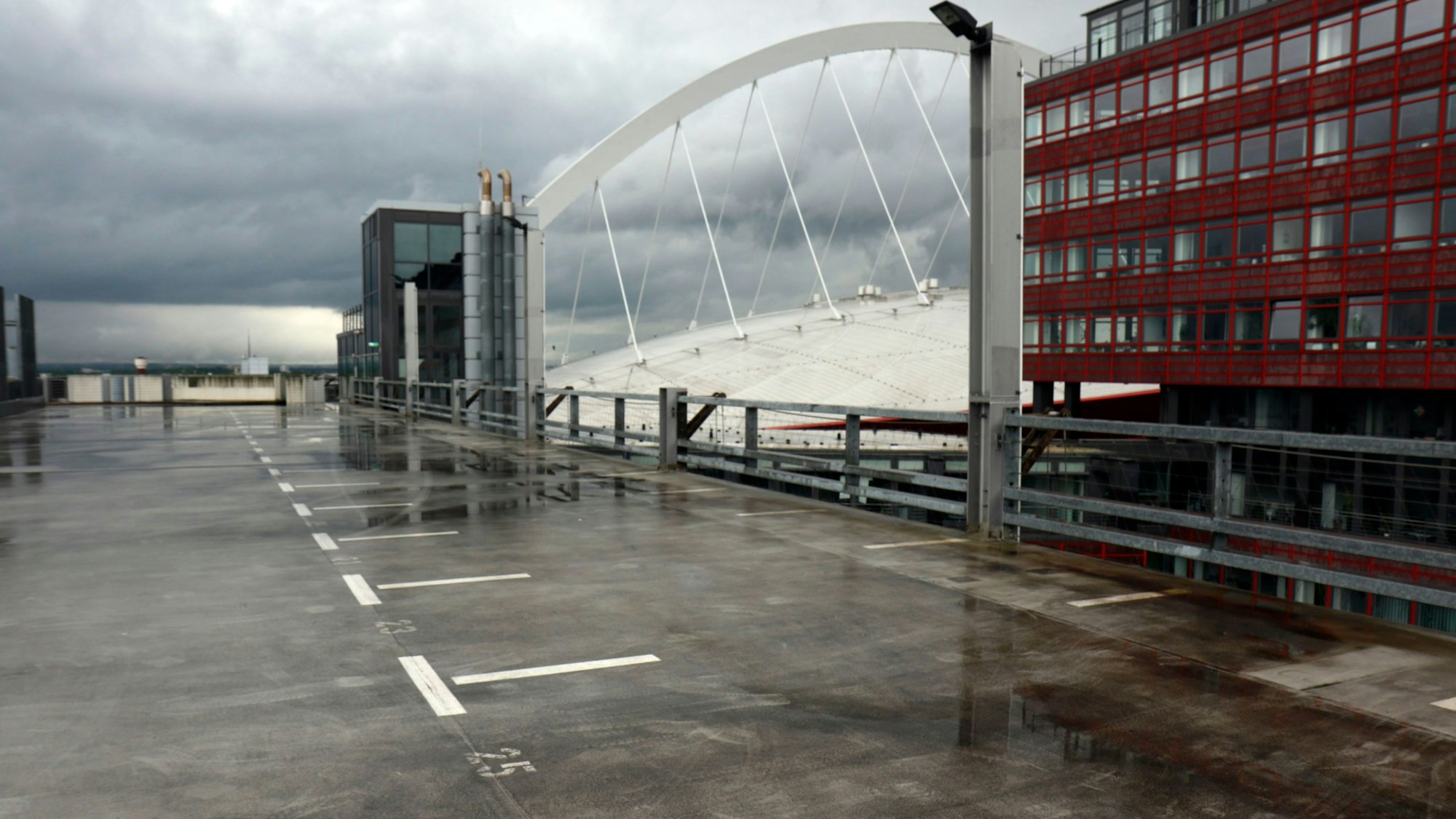 Die obere Parkfläche des Parkhauses