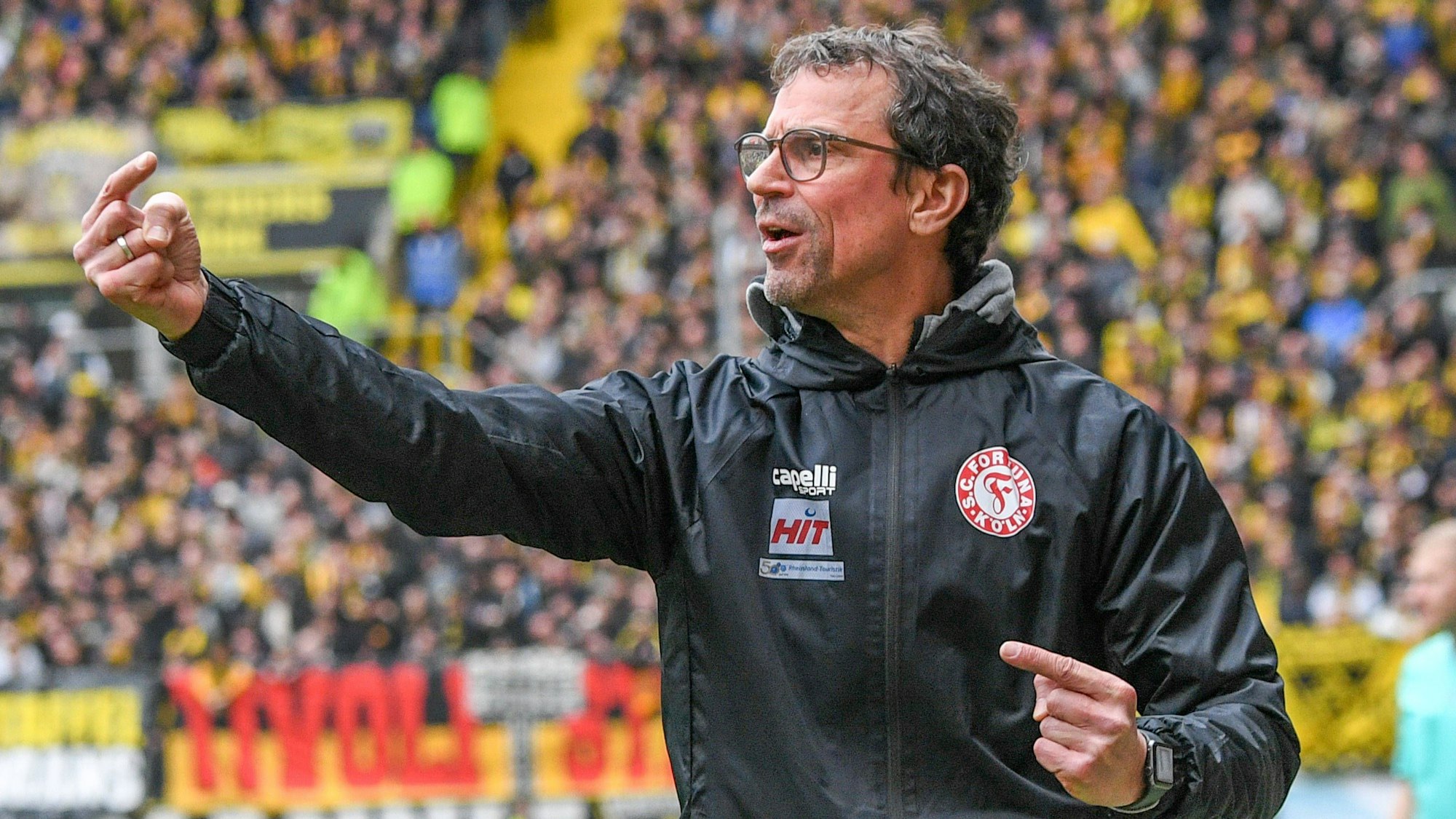 Matthias Mink Cheftrainer Fortuna Köln, gibt Anweisungen, gestikuliert, mit den Armen gestikulieren, gives instructions, gesticulate, 30.03.2024, Aachen Deutschland, Fussball, Regionalliga West, Alemannia Aachen - Fortuna Köln *** Matthias Mink head coach Fortuna Köln , gives instructions, gesticulates, gesticulate with arms, gives instructions, gesticulate, 30 03 2024, Aachen Germany , Soccer, Regionalliga West, Alemannia Aachen Fortuna Köln xmhx