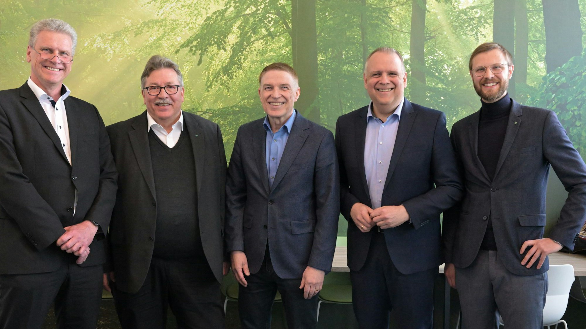 Staffelstabübergabe v.l. Stefan Dürselen, Markus Westermann, Erik Werdel. Volker Suermannn, Jonas Geist