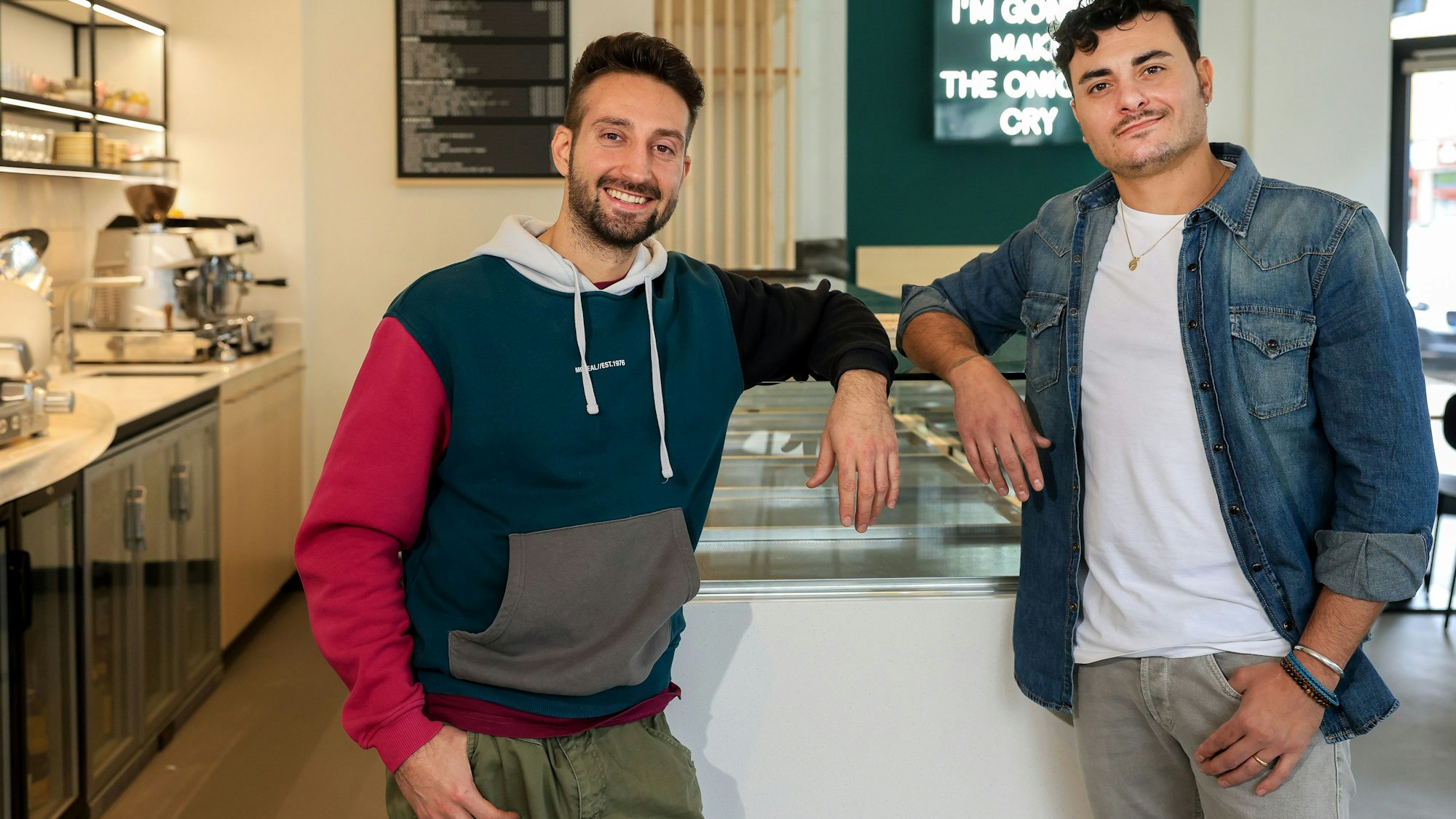 In Köln-SÜlz eröffnet die Caruso Focaccia Bar, im Bild sind die Inhaber Im Bild Emanuele Barbaro (l.) und Marcello Caruso zu sehen.