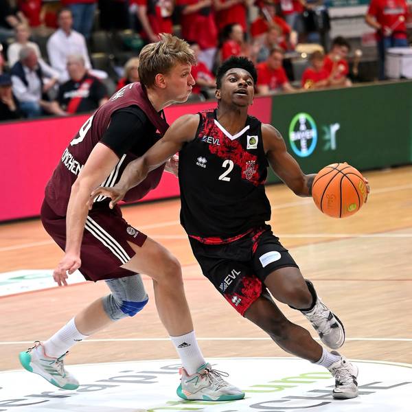 13.04.2024, Basketball-Bayer Giants - Bayern München II
rechts: Trey McBride (Bayer)
Foto: Uli Herhaus