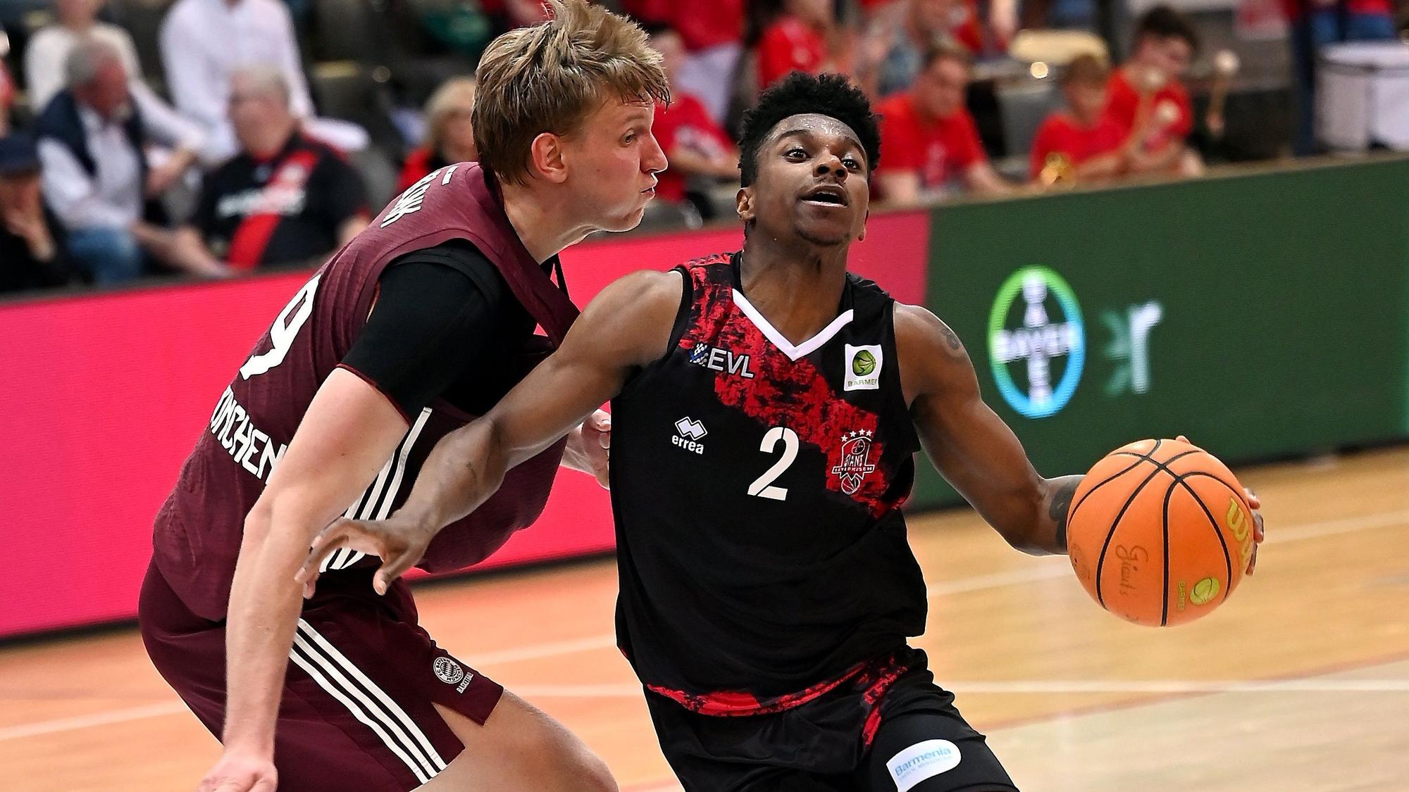 13.04.2024, Basketball-Bayer Giants - Bayern München II
rechts: Trey McBride (Bayer)
Foto: Uli Herhaus
