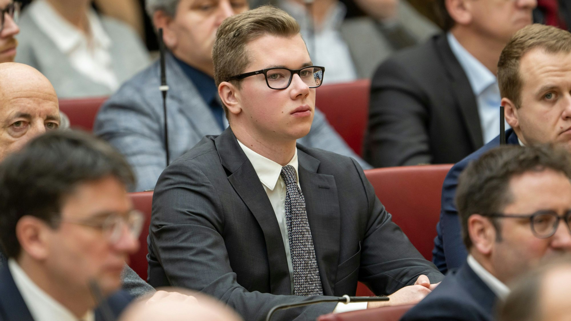 Daniel Halemba (AfD) nimmt im bayerischen Landtag am Gedenkakt des bayerischen Landtags und der Stiftung bayerische Gedenkstätten für die Opfer des Nationalsozialismus teil. (Archivbild)