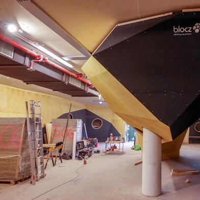 Baustelle mit Kletterelementen