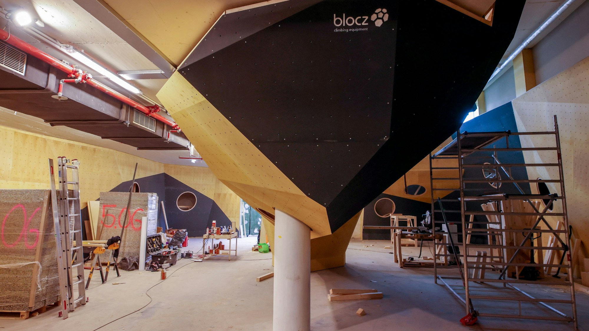 Baustelle mit Kletterelementen