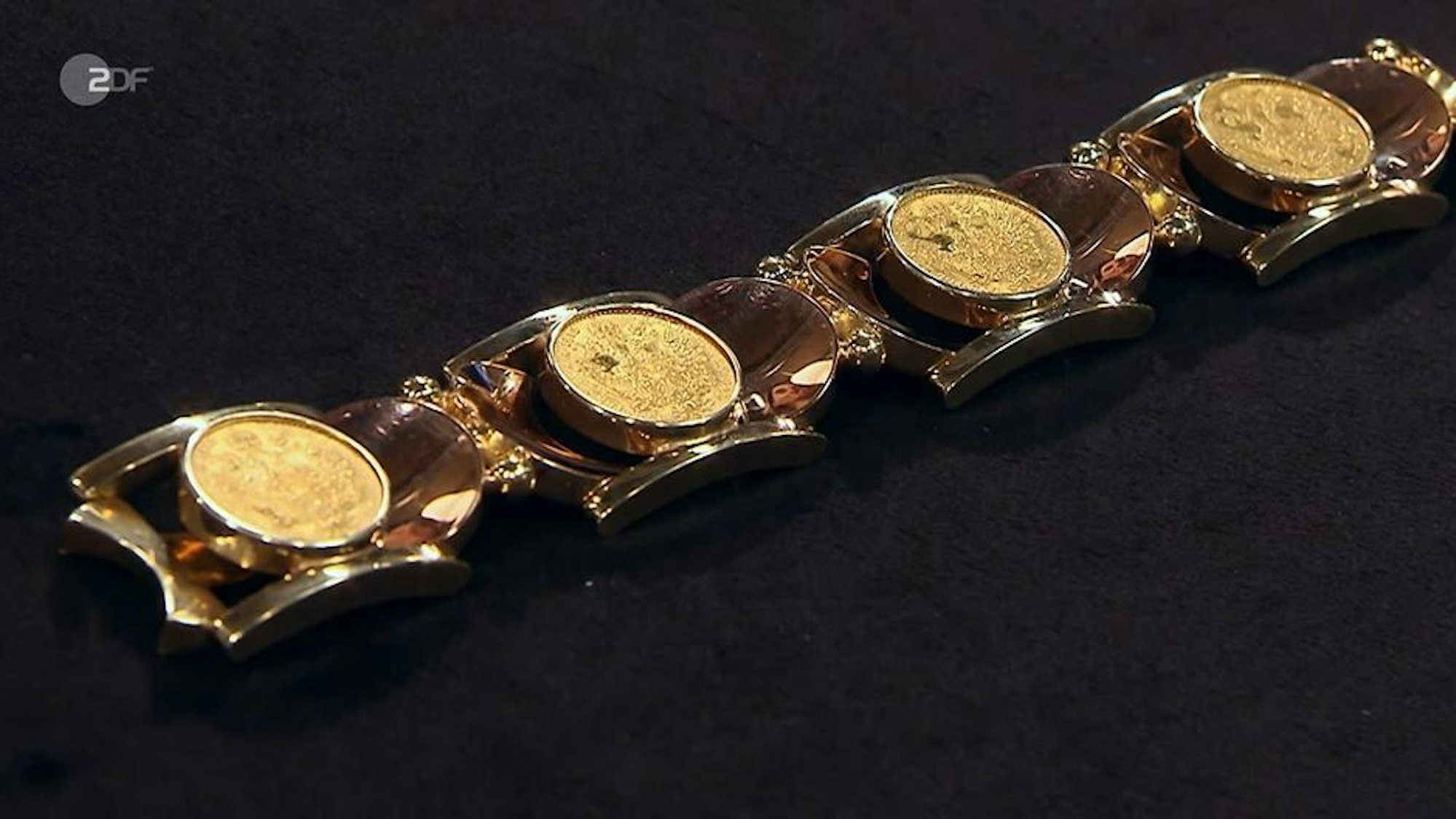 Das Münzarmband aus Wermelskirchen bei „Bares für Rares“.