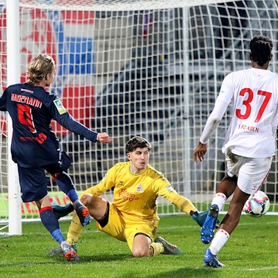 Regionalliga West: Wuppertaler SV - 1. FC Koeln II ** NUR FUeR REDAKTIONELLE ZWECKE ** EDITORIAL USE ONLY **Fussball Regionalliga West 22.Spieltag Freitag 16.02.2024 Stadion am Zoo Wuppertal Wuppertaler SV - 1. FC Koeln II Kevin Hagemann (WSV) scheitert an Jonas Nickisch (Koeln II) Deutschland Wuppertal Copyright: StefanxRittershaus *** Regionalliga West Wuppertaler SV 1 FC Koeln II FOR EDITORIAL PURPOSES ONLY p Soccer Regionalliga West 22 Matchday Friday 16 02 2024 Stadion am Zoo Wuppertal Wuppertaler SV 1 FC Koeln II Kevin Hagemann WSV fails to Jonas Nickisch Koeln II Germany Wuppertal Copyright StefanxRittershaus Copyright: StefanxRittershaus doc7u6a6h1yobrg2vz2c5y ,EDITORIAL USE ONLY