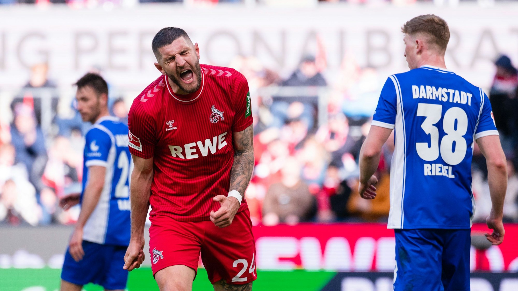 Kölns Julian Chabot reagiert nach einer vergebenen Torchance.