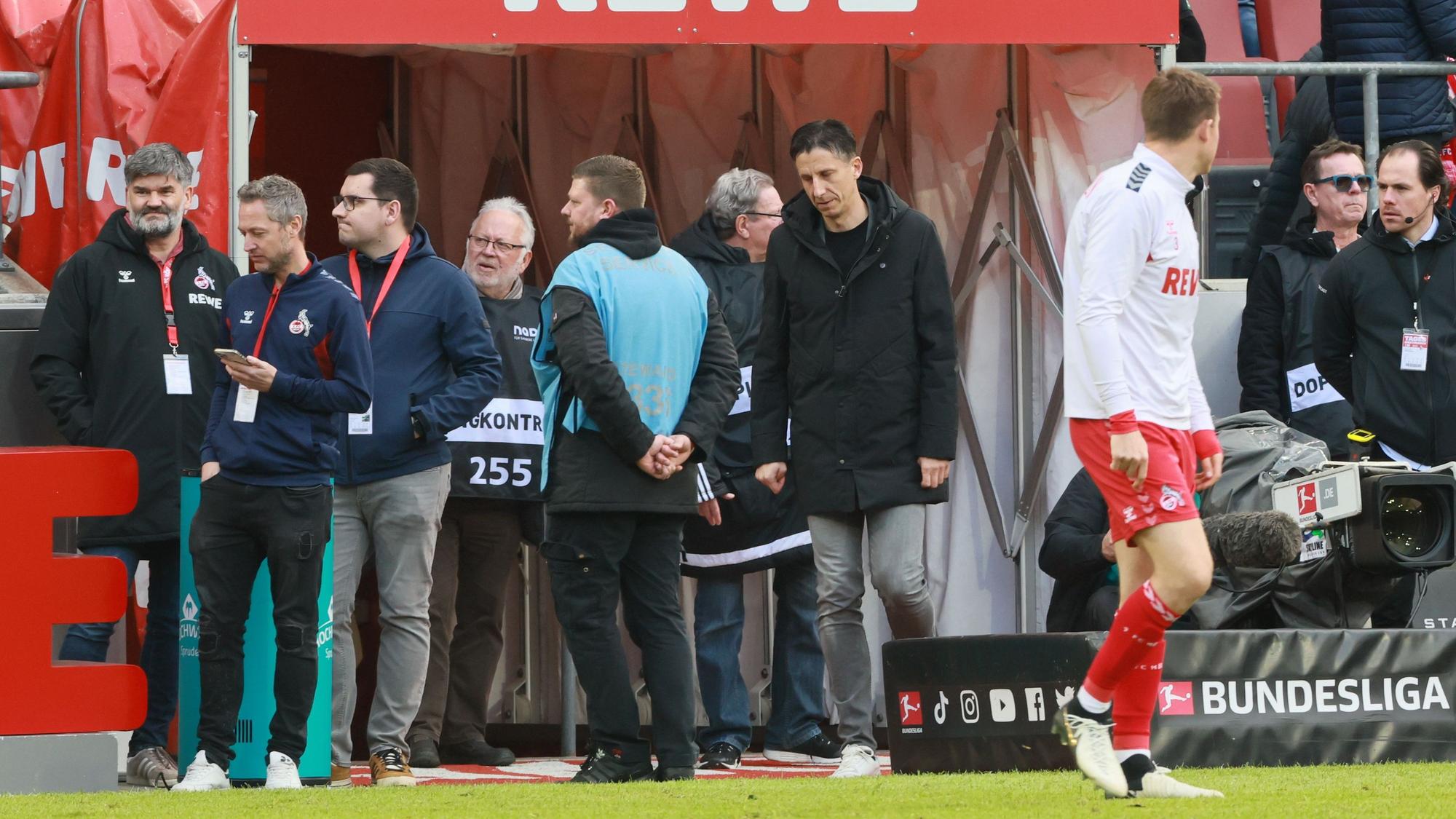 Ließ nach dem Spiel den Kopf hängen: FC-Sportchef Christian Keller
