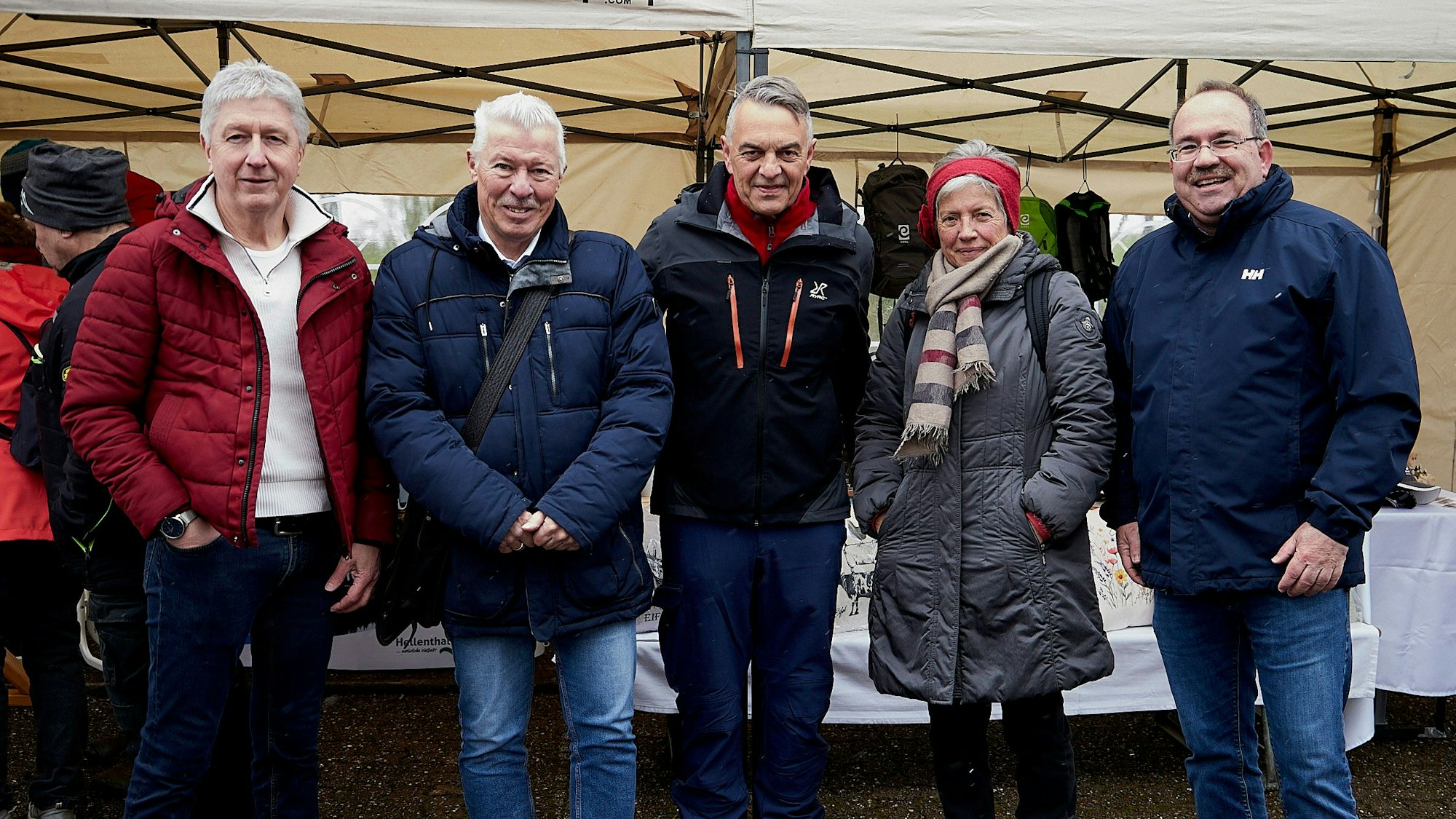 Friedhelm Wirtz, Dr. Karl-Heinz Erdmann, Rudolf Westerburg, Rita Schumacher und Dr. Ralf Nolten stehen nebeneinander beim Narzissenfest.