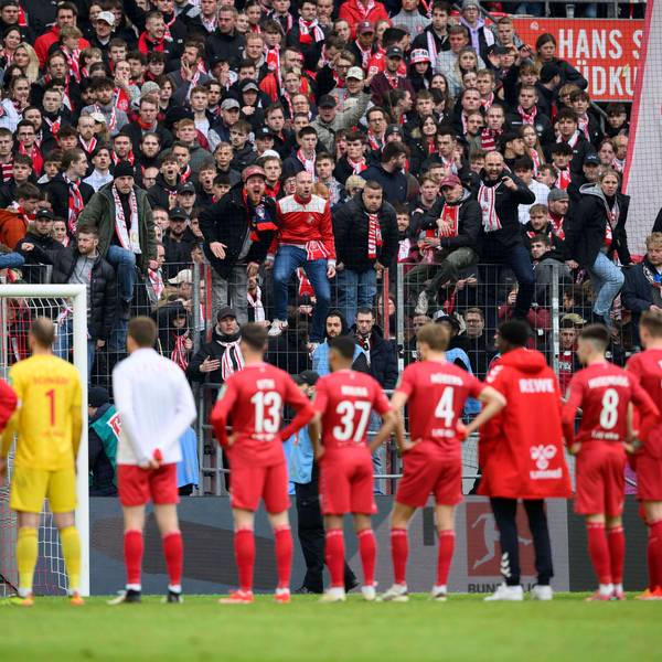 Das FC-Team wird nach der Pleite gegen Darmstadt zur Rede gestellt.