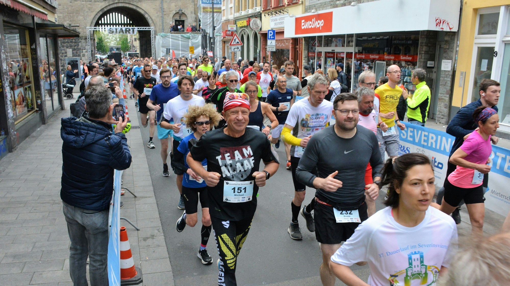 Fröhliche Gesichter beim Severinslauf 2022