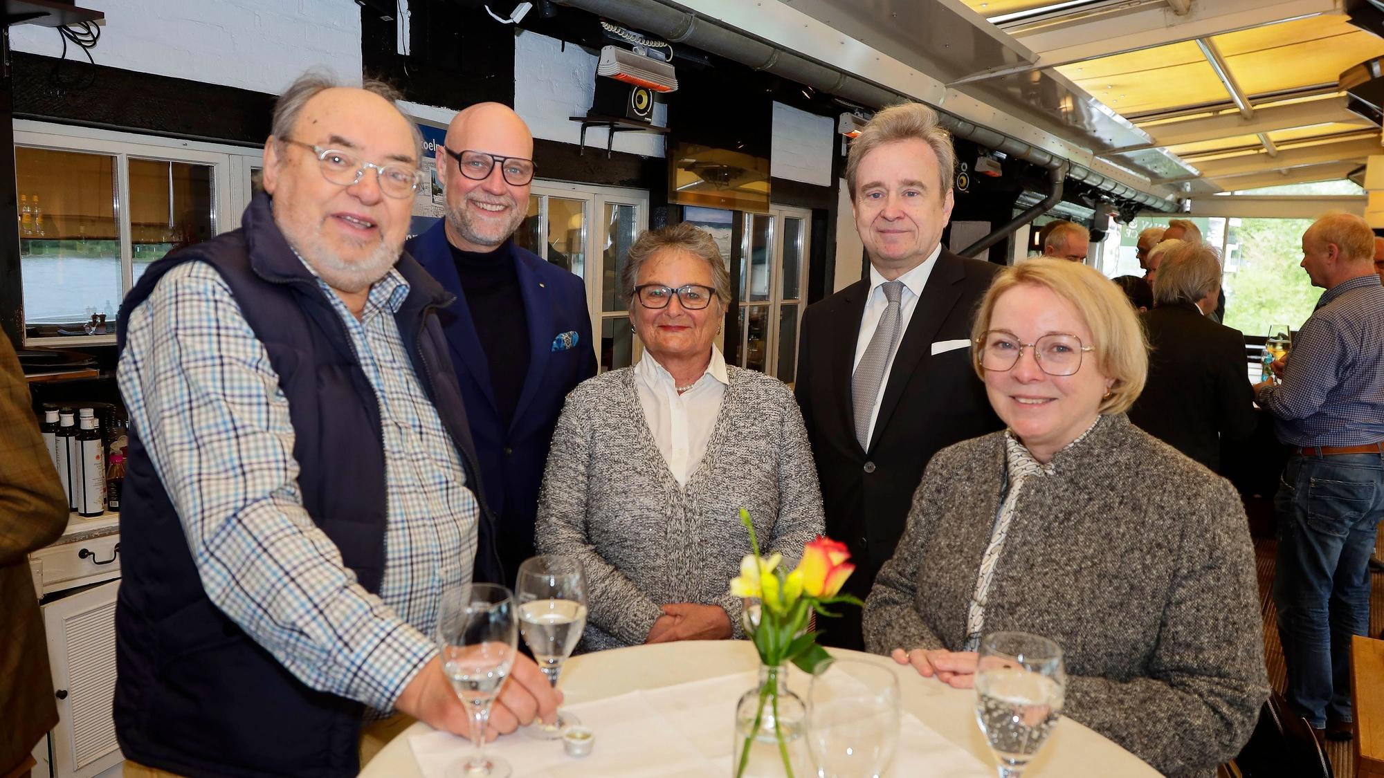Vorsitzender des Vereins :Udo Giesen, Volker Görzel ( FDP),Monika Roß-Belkner (CDU), Bernd Petelkau (CDU) und Ira Sommer ( Vorsitzende des Liegenschaftsausschusses/CDU).Jahresempfang der Verein Freunde und Föderer des Ratsschiffs MS Stadt Köln.Foto:Dirk Borm