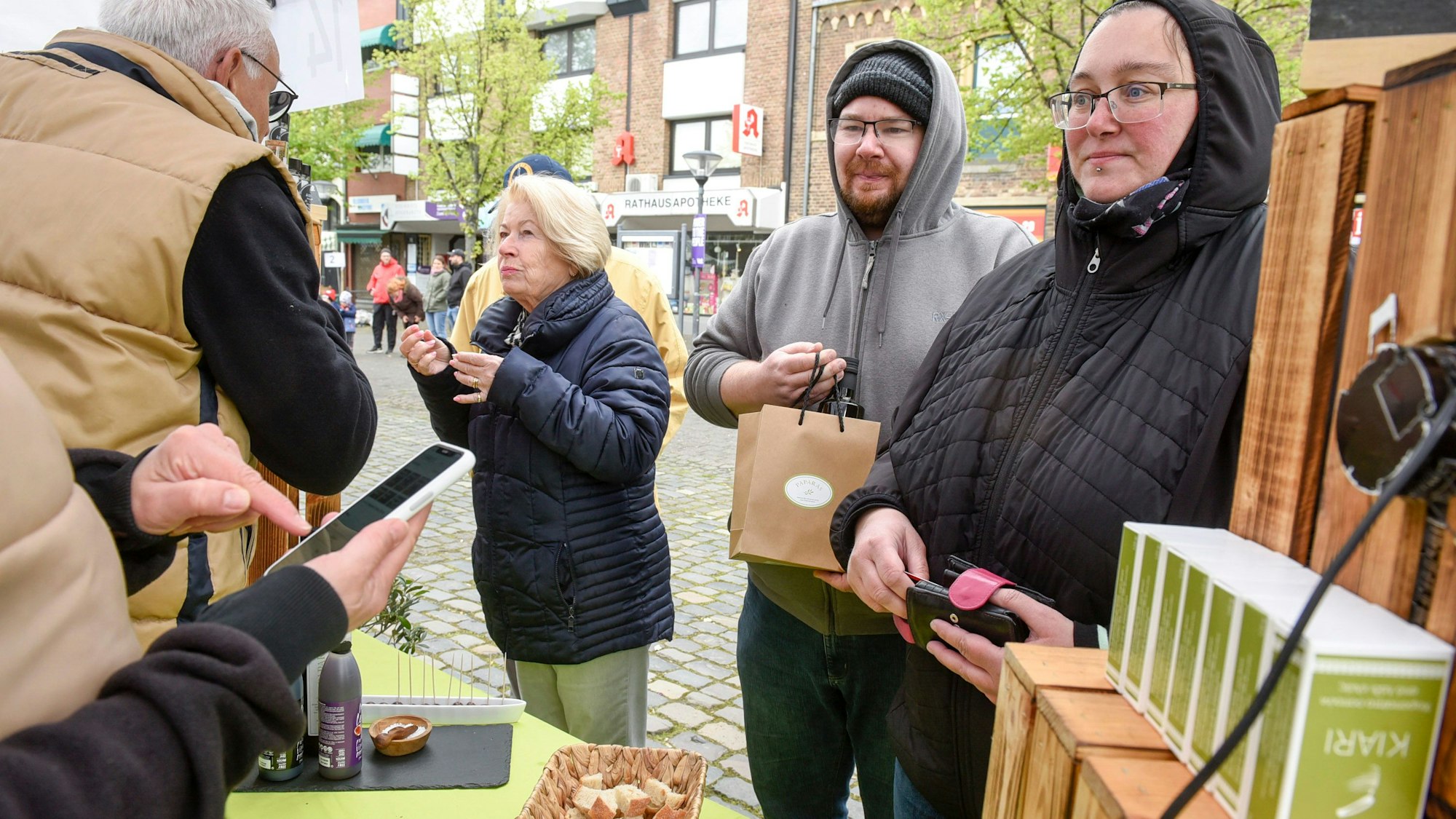 Olivenölhändler ihres Vertrauens fanden Stefanie Fischer und Manuel Weimar in Britta Klotz und Eckhard Grimus aus Liblar.