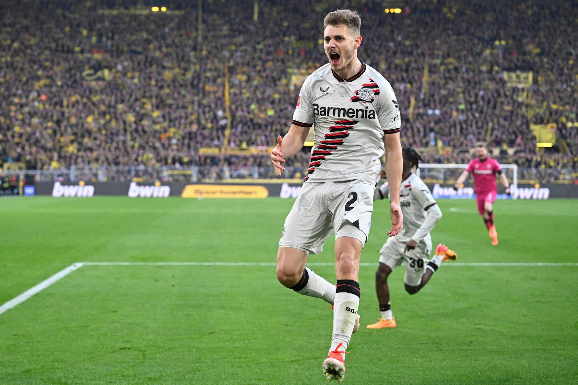 Josip Stanisic erlöste die Werkself in Dortmund.