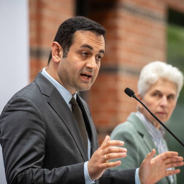 Bijan Djir-Sarai, FDP Generalsekretär, spricht neben Marie-Agnes Strack-Zimmermann, FDP Spitzenkandidatin bei der Europawahl, bei einer Pressekonferenz nach der FDP Präsidiumssitzung. Die FDP will die Sozialleitungen zusammenstreichen.