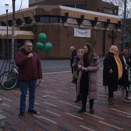 Klaus Roth bei einer Mieter-Protestaktion.