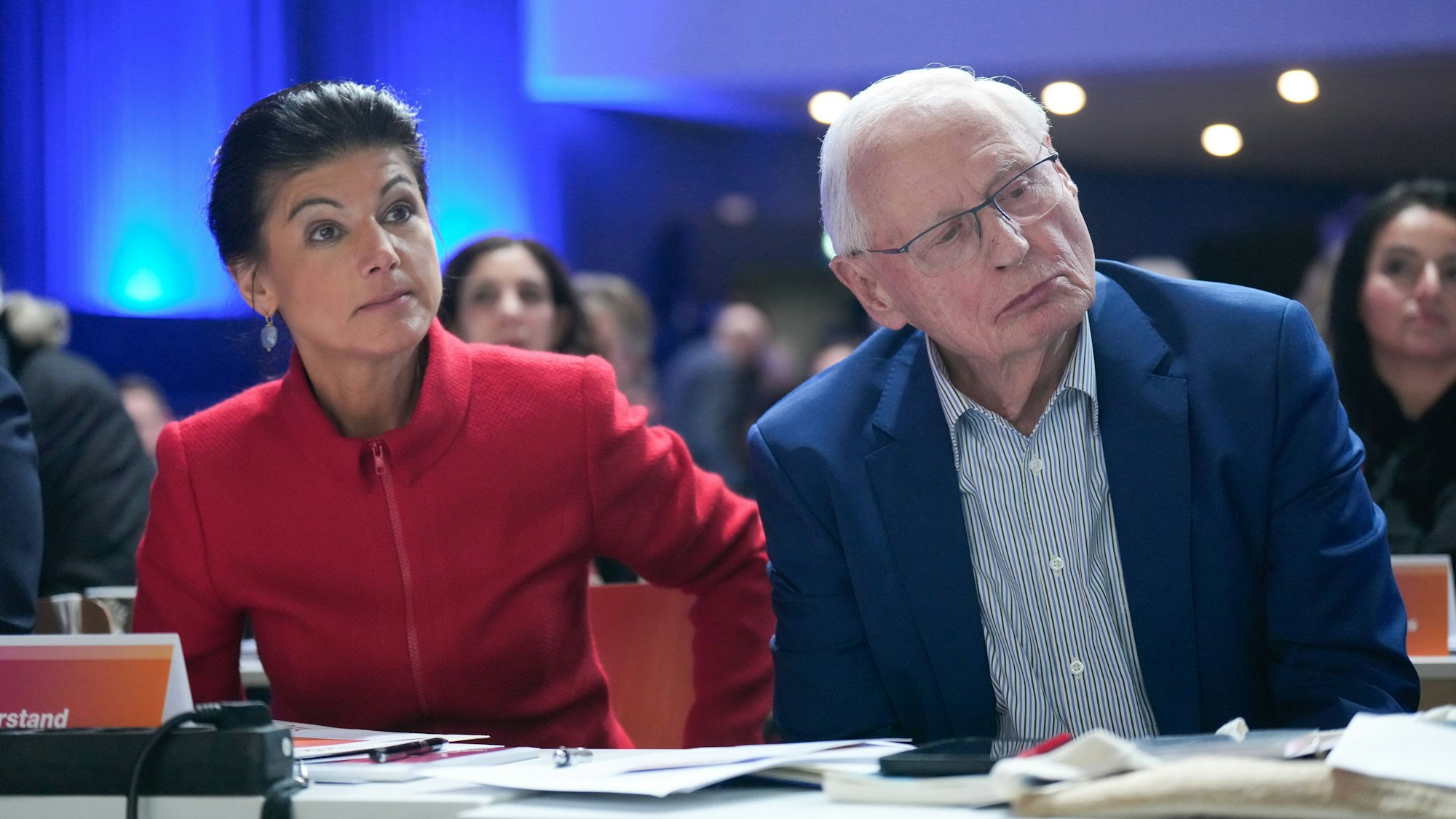 Sahra Wagenknecht zusammen mit Oskar Lafontaine beim Parteitag des Bündnis Sahra Wagenknecht. (Archivbild)