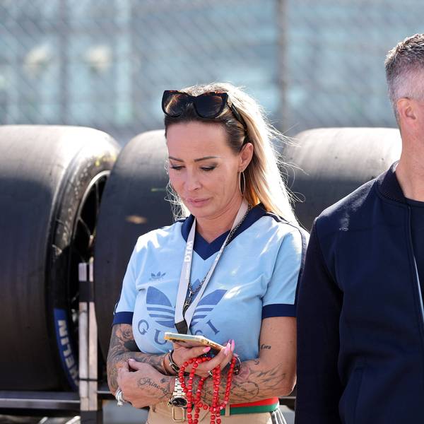 Cora Schumacher und Ralf Schumacher stehen nebeneinander.