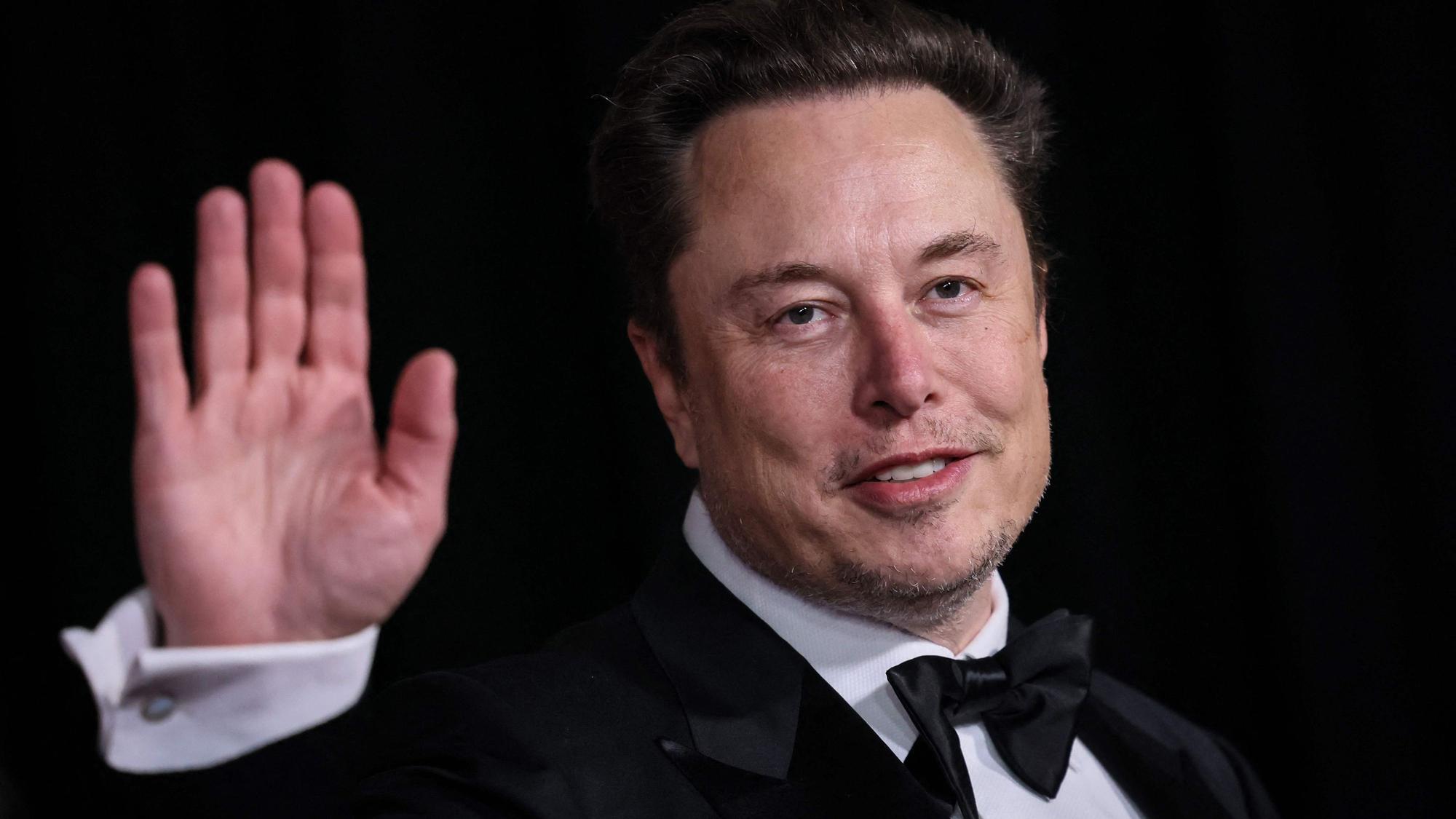 Tech-Milliardär Elon Musk meldet sich immer wieder mit Bemerkungen zu Russlands Krieg gegen die Ukraine zu Wort – und hat dabei bereits mehrfach die Narrative des Kremls übernommen. (Archivbild)