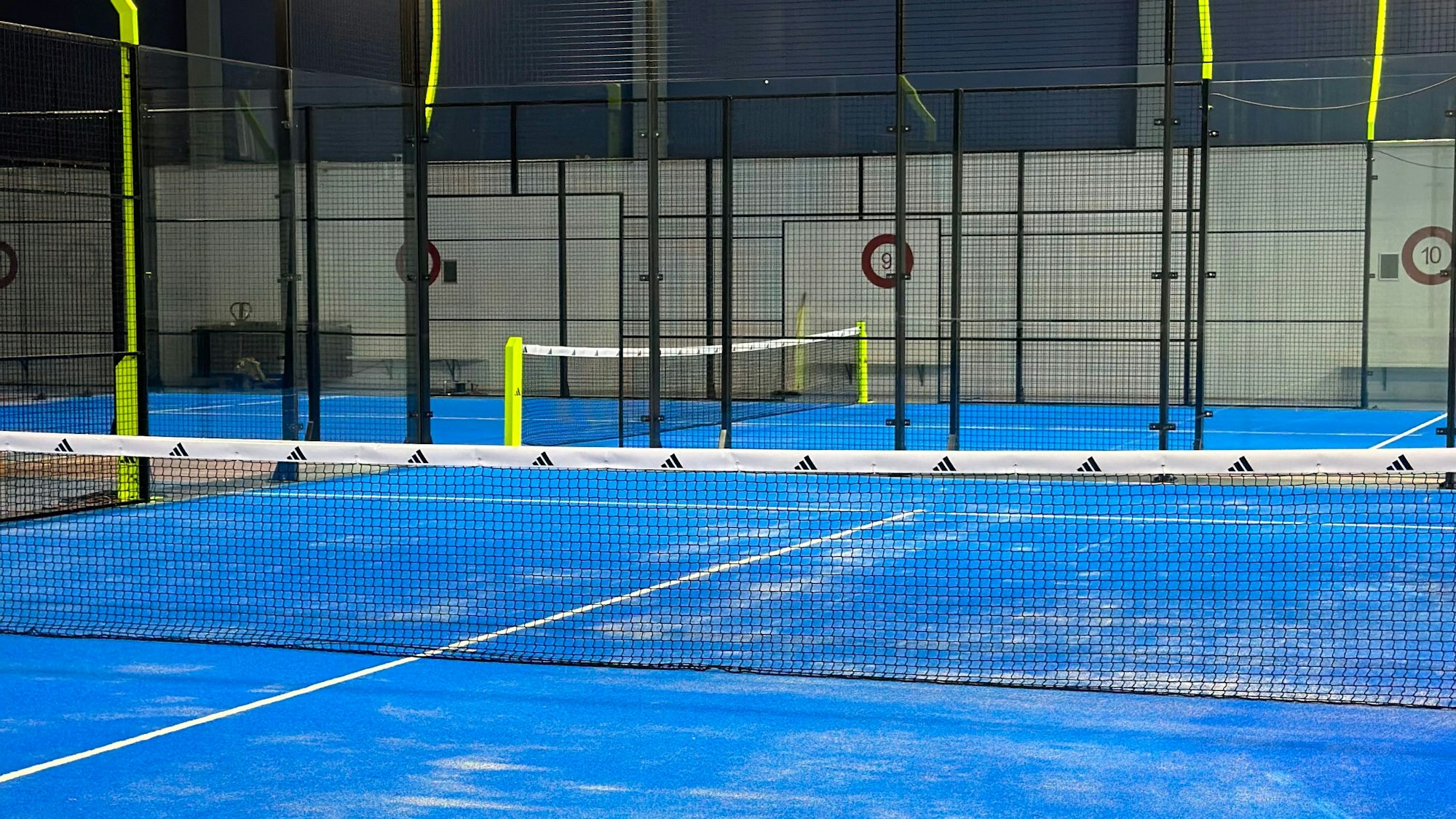 Im Sportcentrum Berghausen in Langenfeld entstanden zwei nagelneue Padel-Courts.