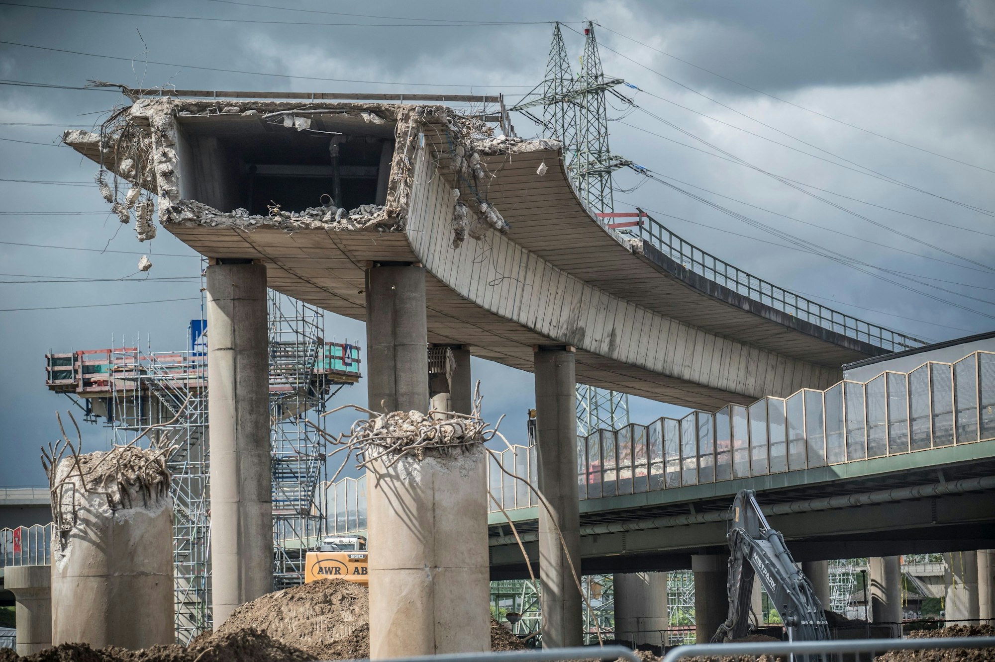 Abbruch des Überfliegers A59 auf A1 Fahrtrichtung Dortmund im Kreuz Leverkusen-West. Foto: Ralf Krieger