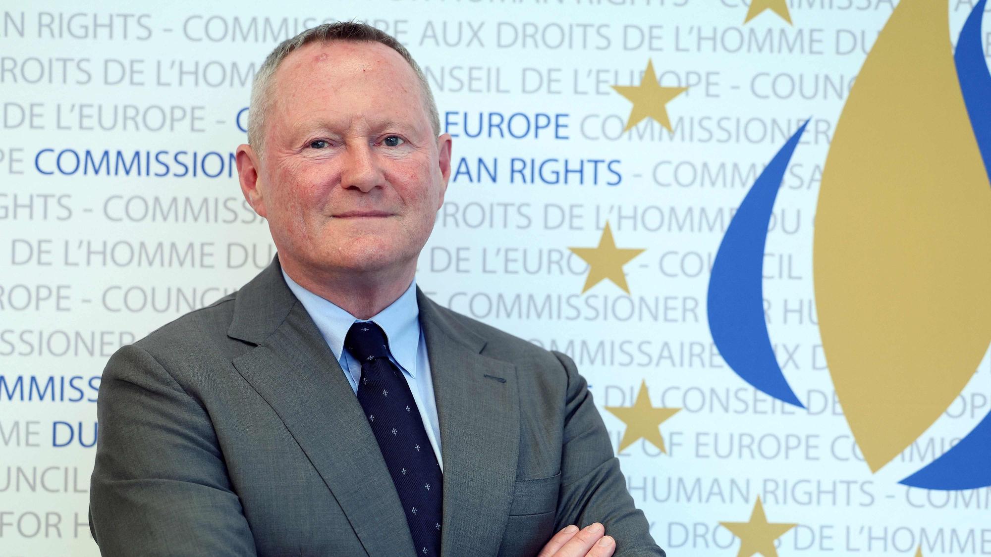 Michael O'Flaherty, Menschenrechtskommissar des Europarats, kritisiert Großbritannien scharf.