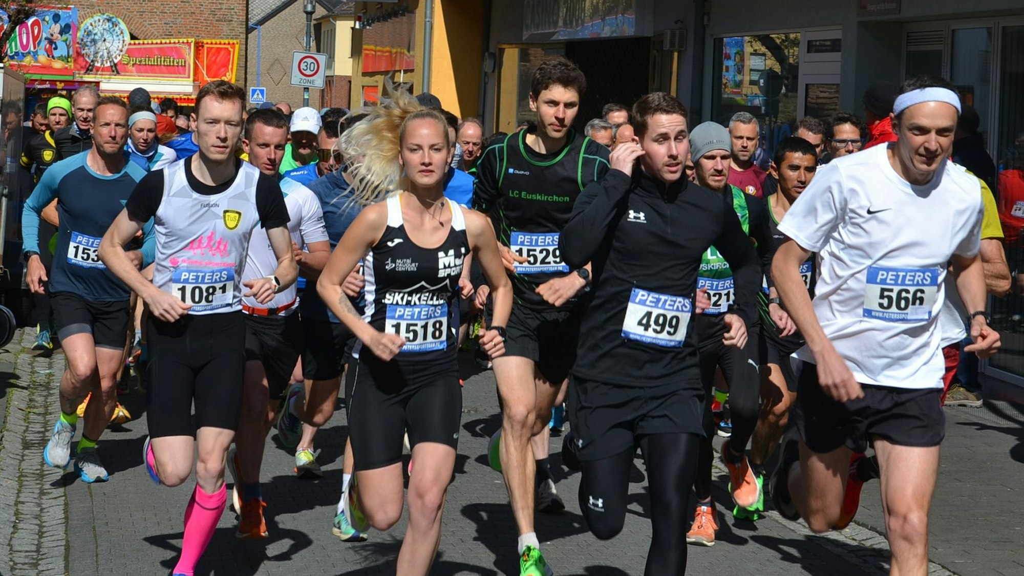 Der Start des Eifelcup-Rennens beim Chlodwiglauf in Zülpich.