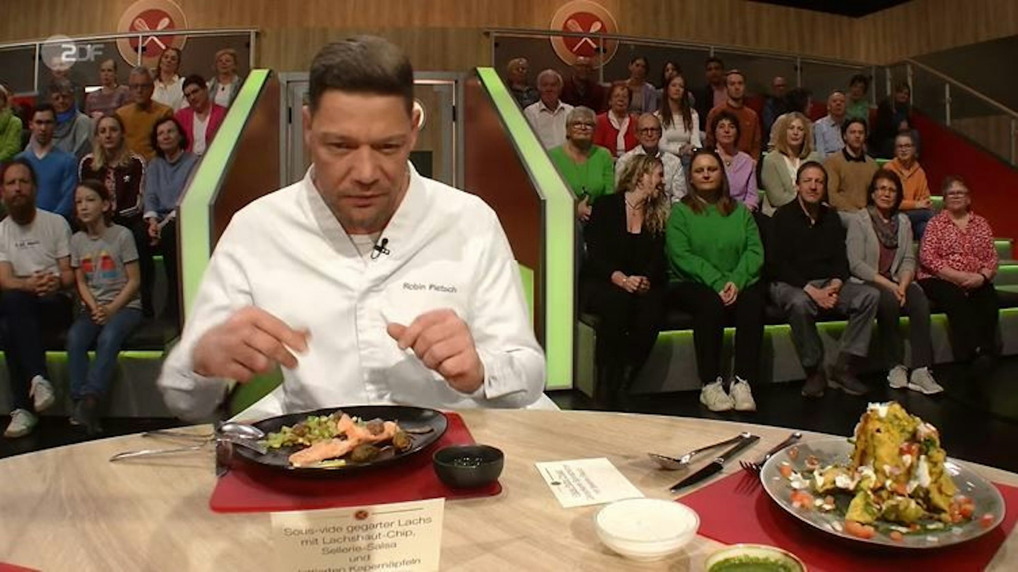 Juror und Sternekoch Robin Pietsch schick Annemarie Lamß mit ihrer Lachs-Vorspeise in die nächste Runde.