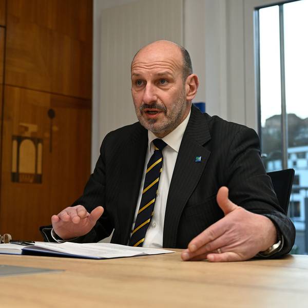 Overaths Bürgermeister Christoph Nicodemus leidet unter den Folgen zweier Corona-Infektionen.