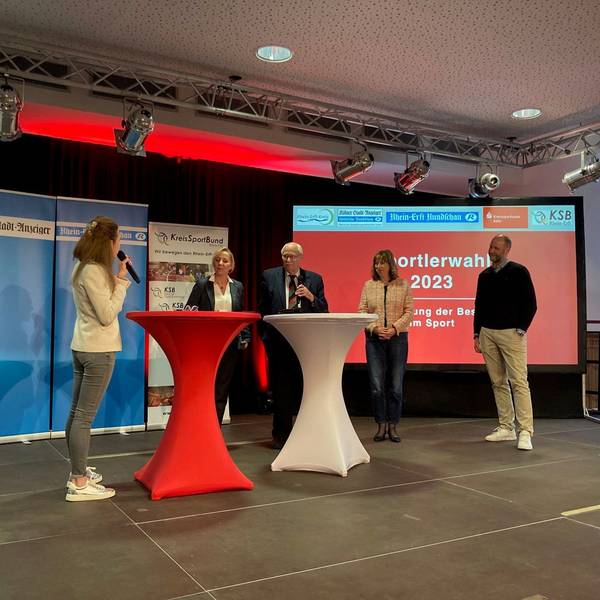 Auf dem Foto sind Moderatorin Heike Spitzley, Rita Markus-Schmitz (Kreissparkasse Köln), Harald Dudzus (Kreissportbund), Cordula von Wysocki (Kölnische Rundschau), Michael Greuel (Kölner Stadt-Anzeiger) zu sehen.