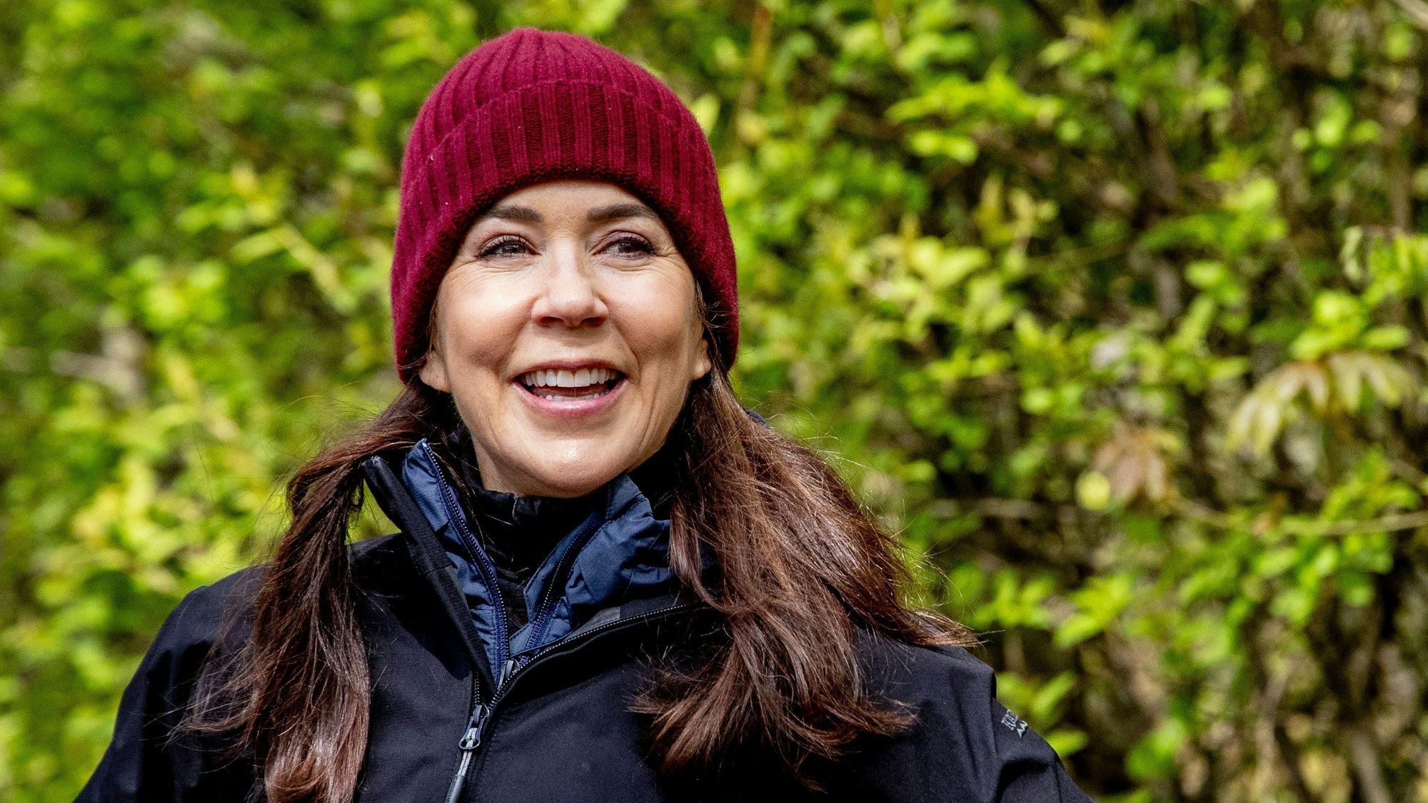 Königin Mary lächelt.