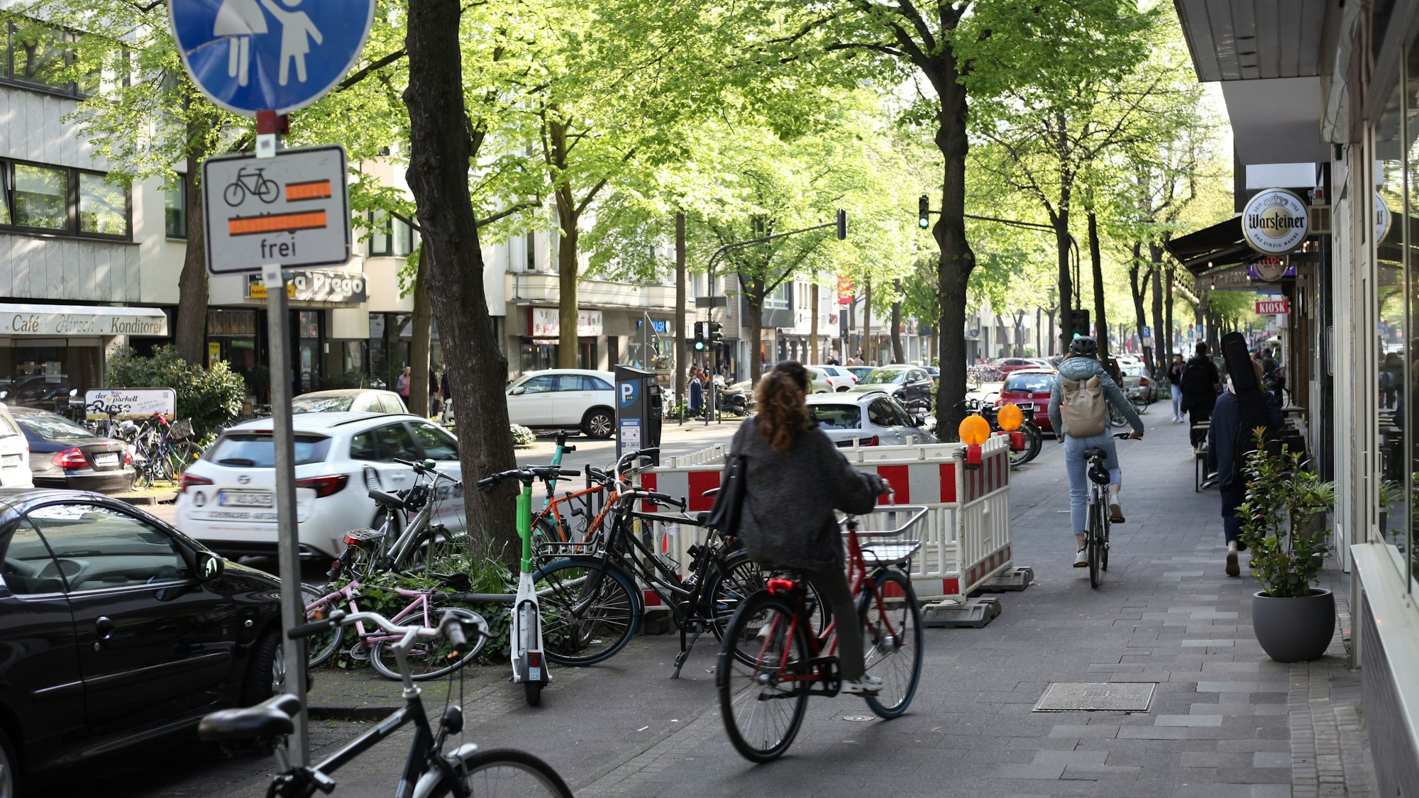 Bauarbeiten auf dem Radweg tragen zum Fahrrad-Chaos auf der Dürener Straße bei.