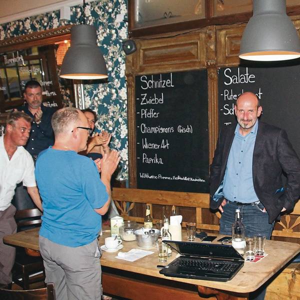 Auf der Wahlparty im Jahr 2020 feierte Christoph Nicodemus zusammen mit den Parteien, die ihn unterstützten – CDU, Grüne und FDP – seinen Sieg. Jetzt kündigte er an, aus gesundheitlichen Gründen nicht erneut zu kandidieren..
