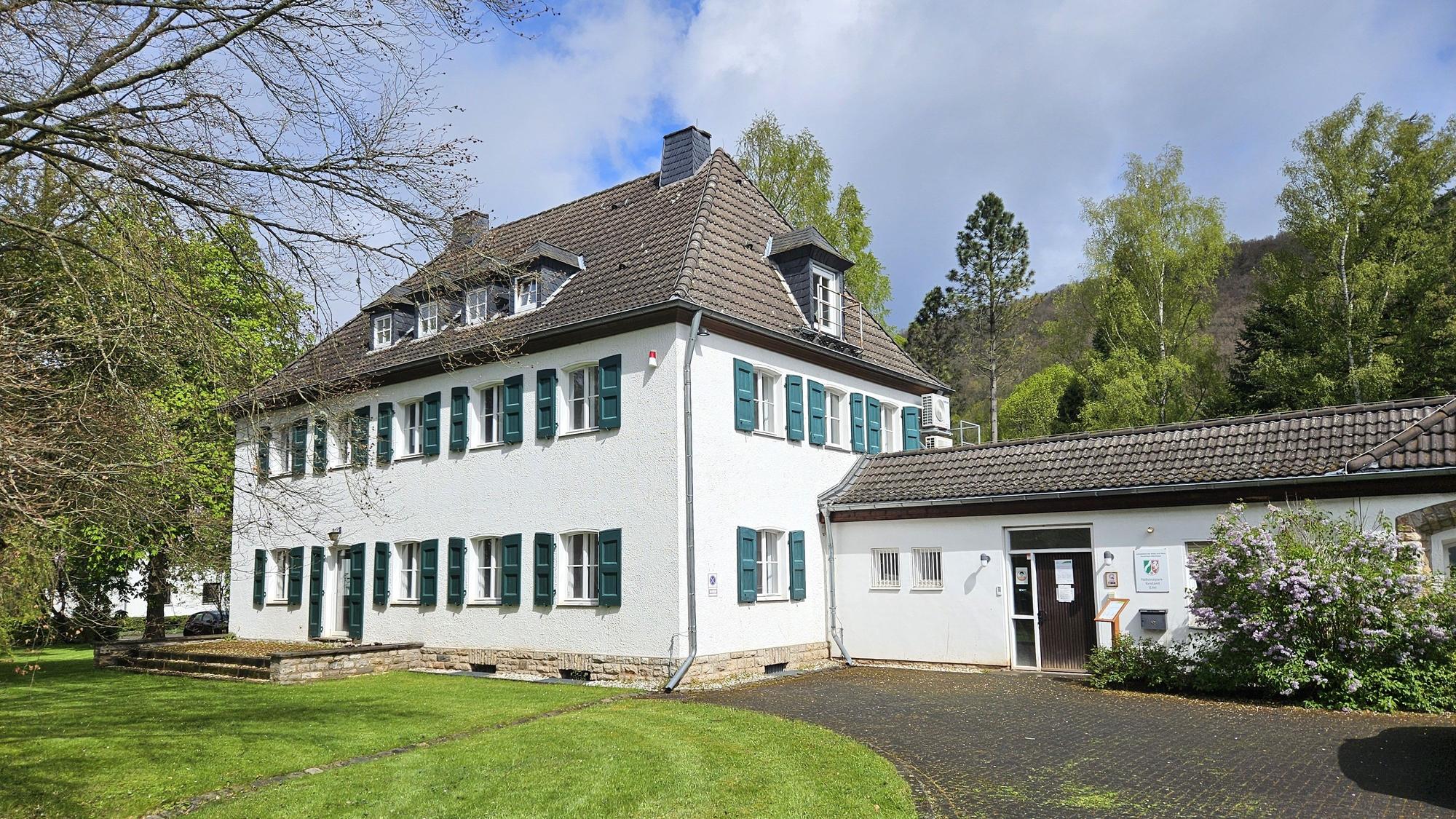 Blick auf das alte Forstamt, das abgerissen werden soll.