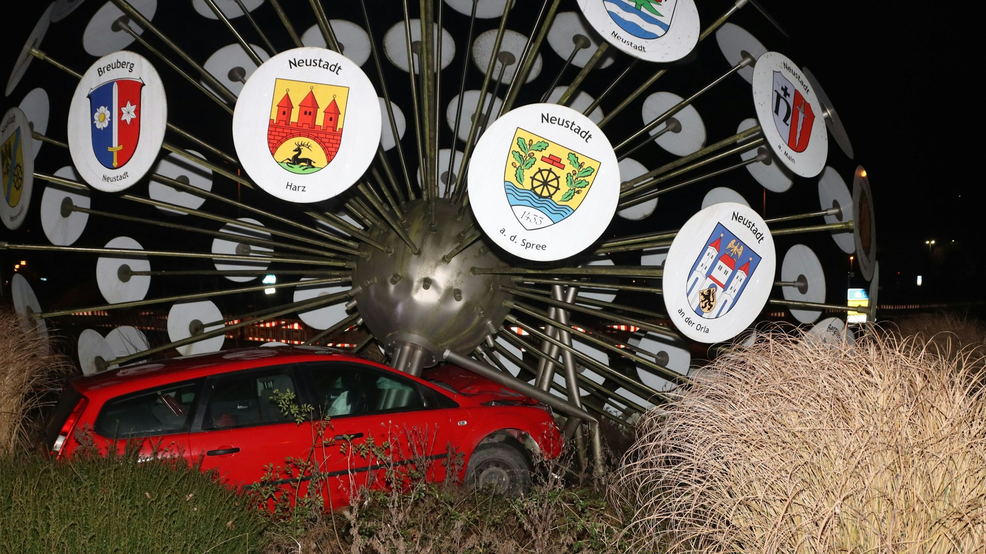 Zu sehen ist eine Aufnahme nach einem Verkehrsunfall.