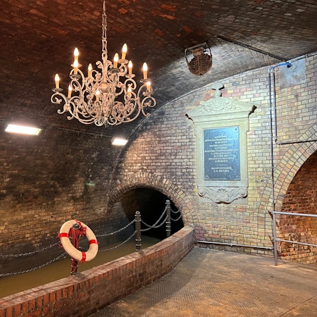 Der Kronleuchtersaal unter dem Theodor-Heuss-Park in der Kölner Kanalisation