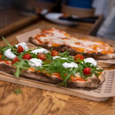 Zwei fertige Pinsen in der „Don Gelati Bistro Bar“ in Köln.