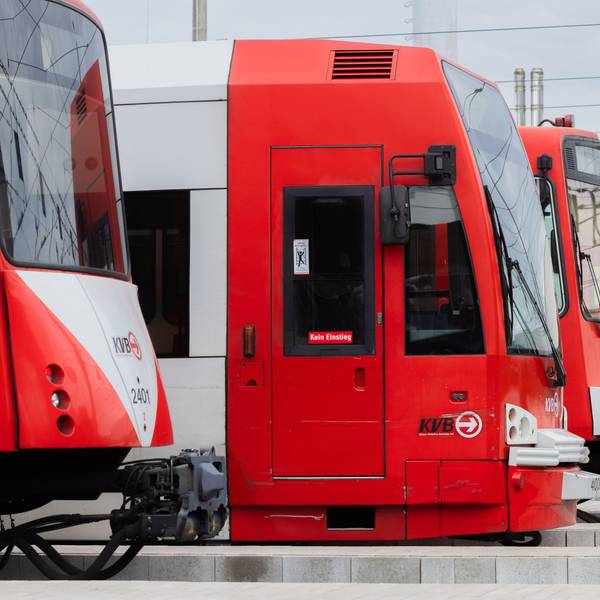 Straßenbahnen der Kölner Verkehrs-Betriebe (KVB) stehen im Betriebshof in der Hauptverwaltung.