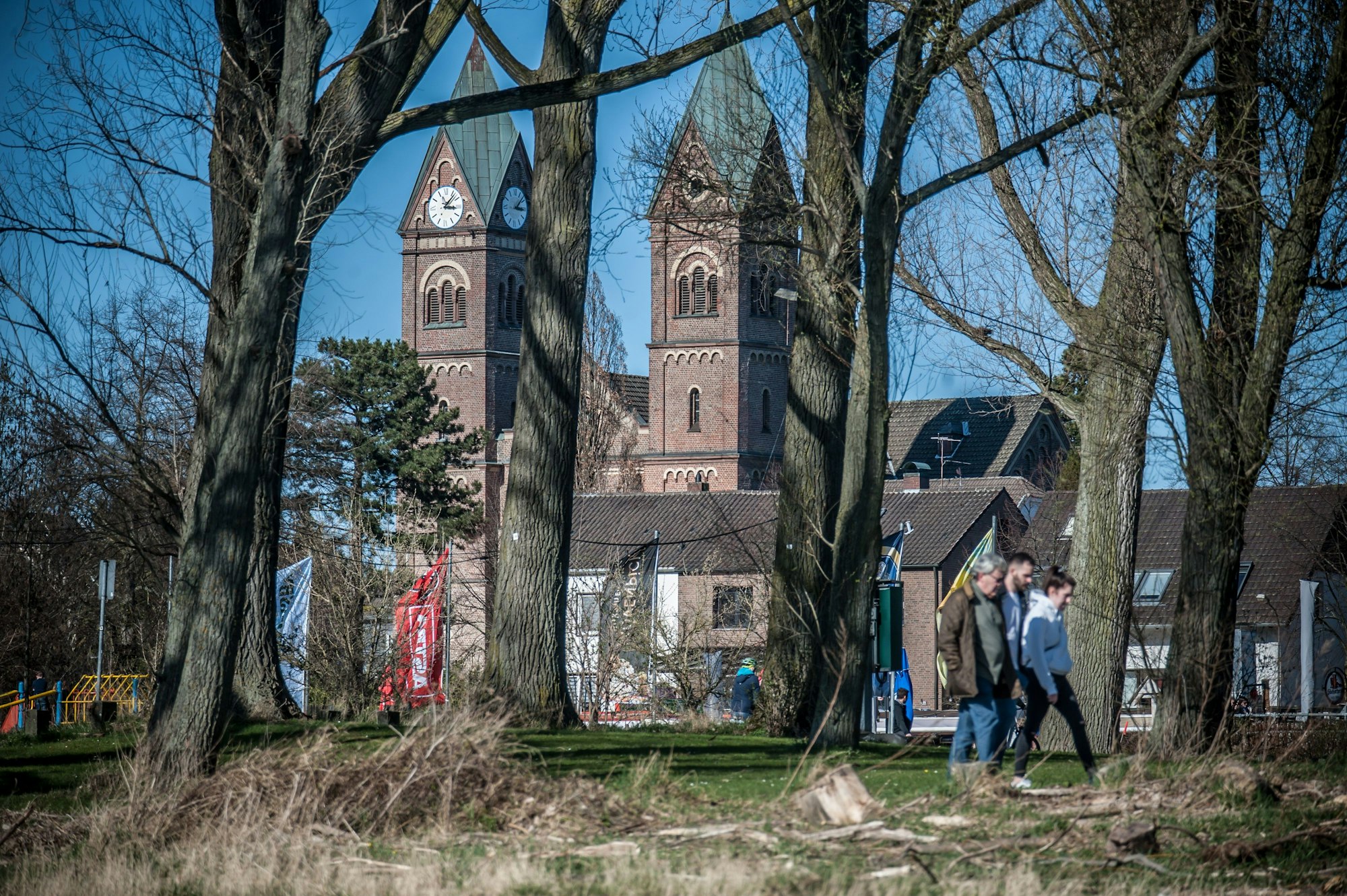 Sankt Stephanus Hitdorf, Pappeln Foto: Ralf Krieger