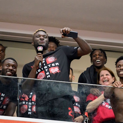 Victor Boniface feierte mit Bayer 04 Leverkusen bereits nach dem 29. Saisonspiel die deutsche Meisterschaft.